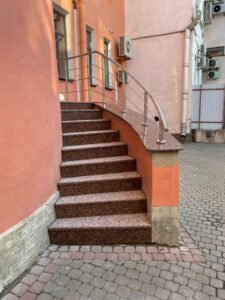 Накладные гранитные ступени